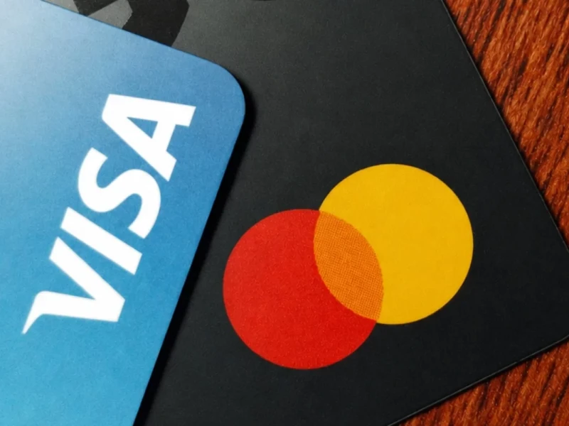Visa y Mastercard se unen a la diáspora empresarial que huye de Cuba