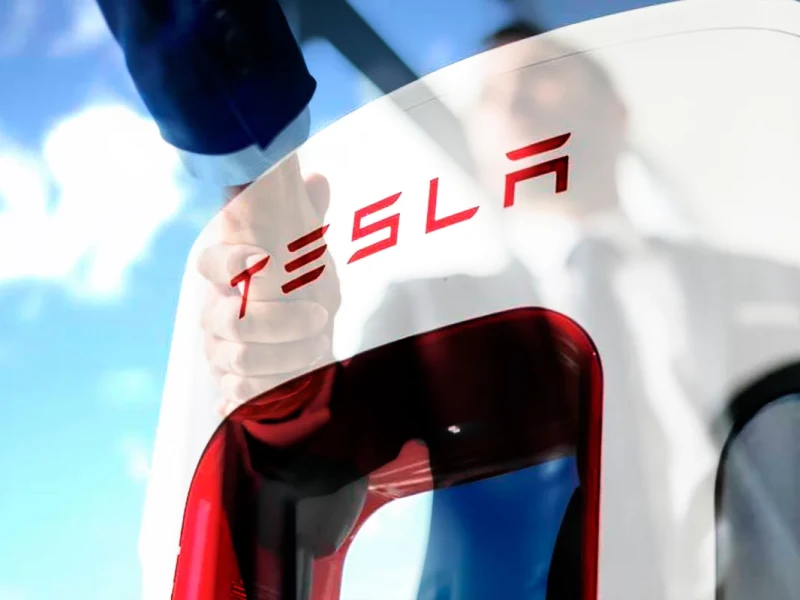 Tesla vende autos, pero Musk dedica la mitad de su discurso a IA y robots