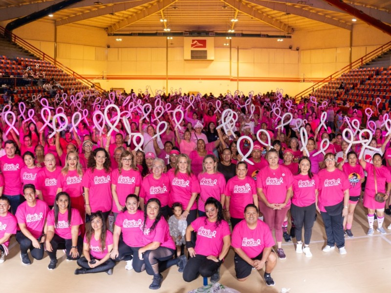 Suma la UAT esfuerzos contra el cáncer de mama mediante el Zumbathón con Causa “Energía Rosa”