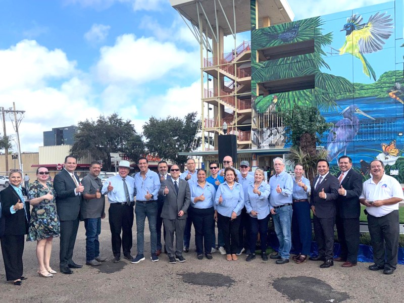 Se develó en McAllen el mural más grande del sur de Texas: “Soaring Through McAllen”