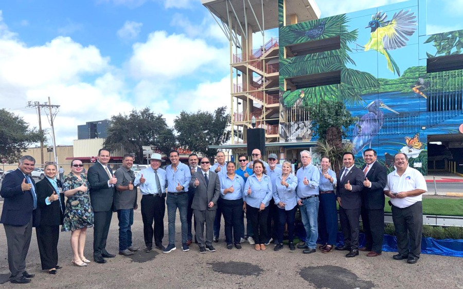 Se develó en McAllen el mural más grande del sur de Texas: “Soaring Through McAllen”